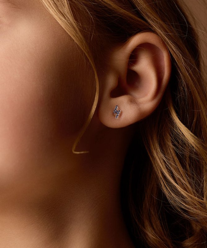 Blomdahl medical plastic oorbellen bliksem saffier blauw – 8 mm - Staartjes en Strikjes