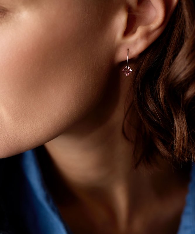 Blomdahl titanium oorringen met lichtroze crystal – 14 mm - Staartjes en Strikjes