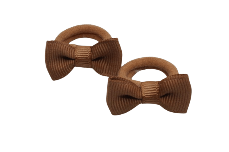 Kleine elastiekjes met mini strikjes – chipmunk bruin - Staartjes en Strikjes
