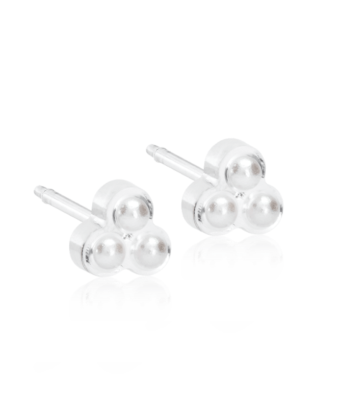 Oorbellen Blomdahl medical plastic klavertje met pareltjes – wit - Staartjes en Strikjes