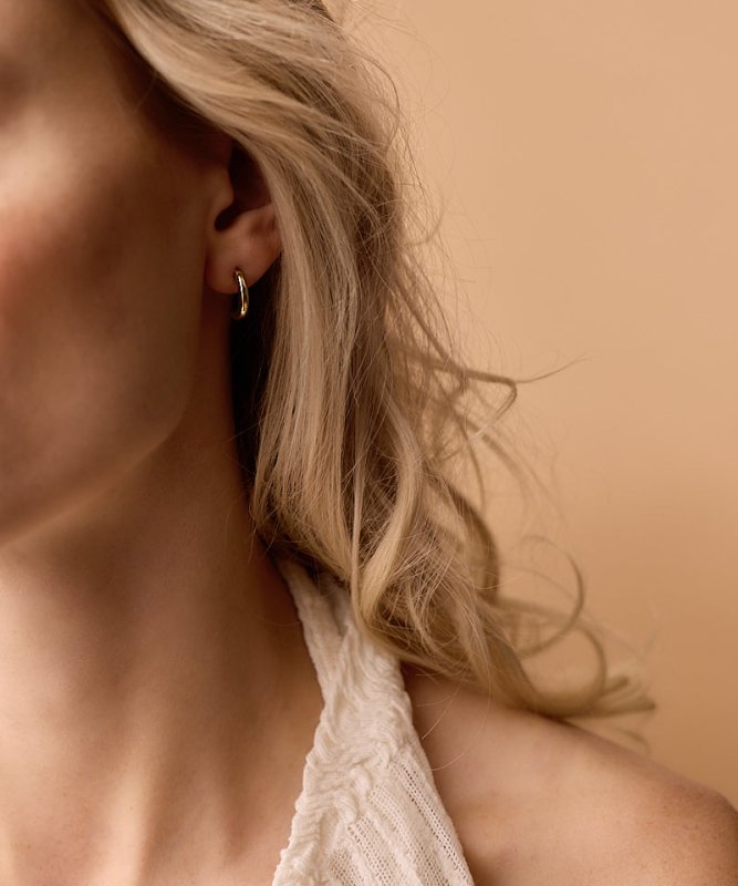 Oorbellen Blomdahl titanium boogje goudkleurig 15 mm (incl. achterkantjes) - Staartjes en Strikjes