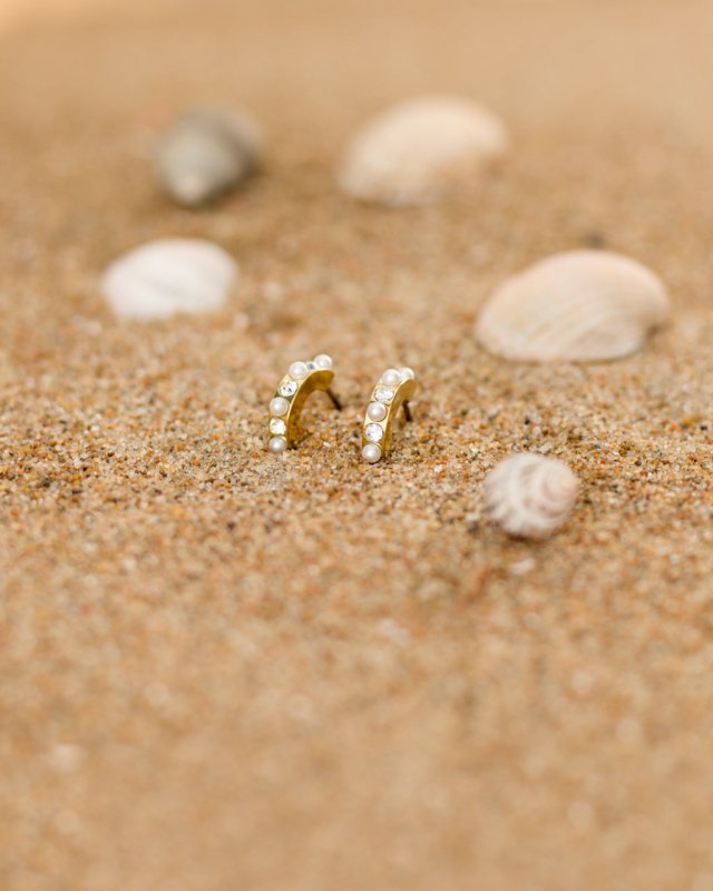 Oorbellen Blomdahl titanium boogje goudkleurig met pareltjes en kristallen – 10 mm - Staartjes en Strikjes