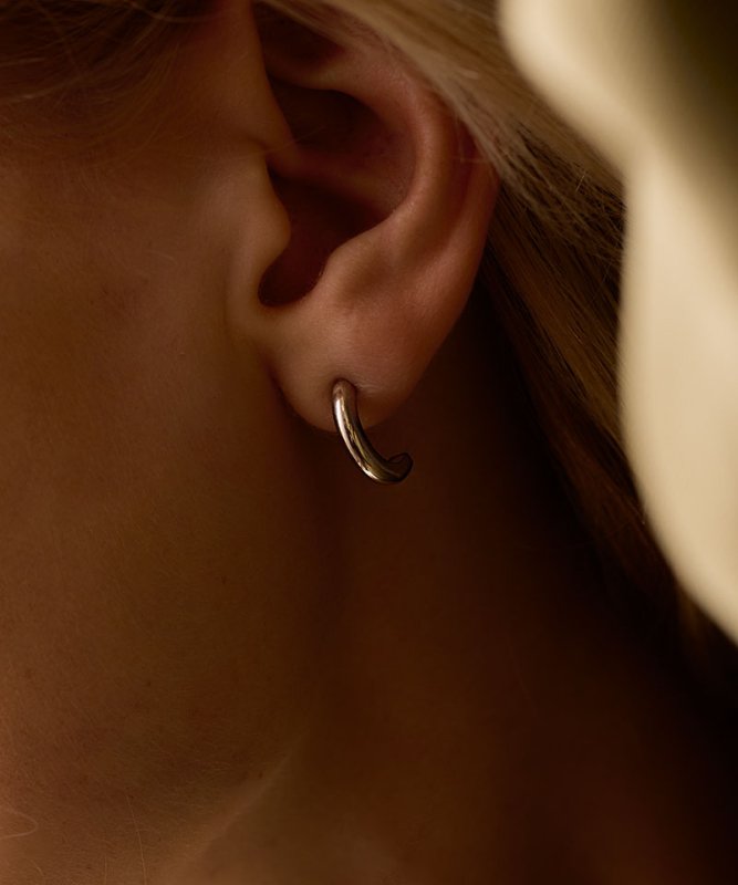 Oorbellen Blomdahl titanium boogje zilverkleurig 15 mm (incl. achterkantjes) - Staartjes en Strikjes