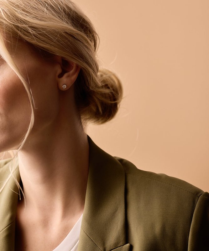 Oorbellen Blomdahl titanium goudkleurig knopje 6 mm. zirconiasteentje - Staartjes en Strikjes