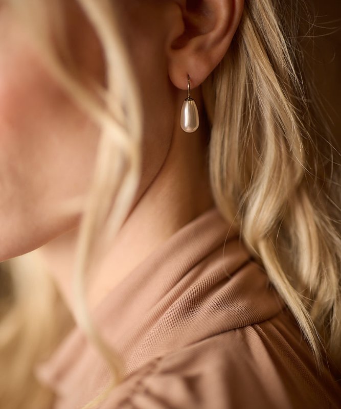 Oorbellen Blomdahl titanium hanger parel druppel 15 mm. - Staartjes en Strikjes