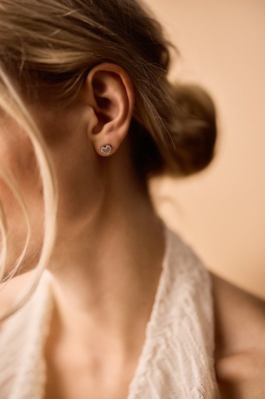 Oorbellen Blomdahl titanium hartje crystal 8 mm. (incl. achterkantjes) - Staartjes en Strikjes