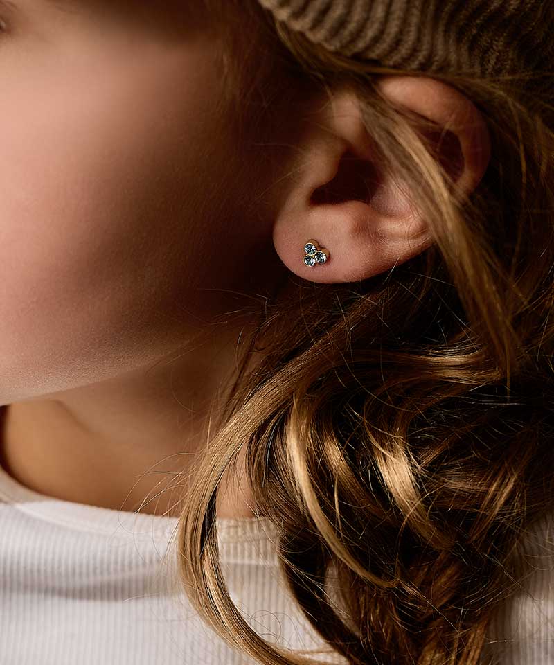 Blomdahl Titanium Gold-Colored Aqua Clover Earrings - 6 mm.