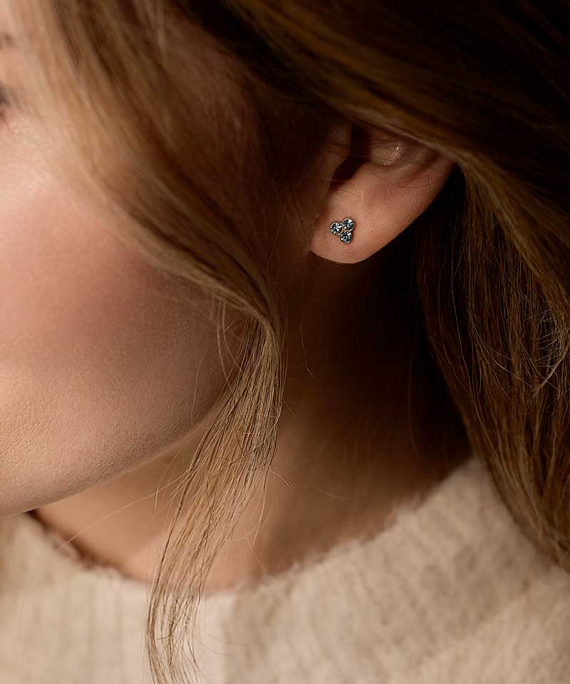 Blomdahl Titanium Gold-Colored Aqua Clover Earrings - 6 mm.