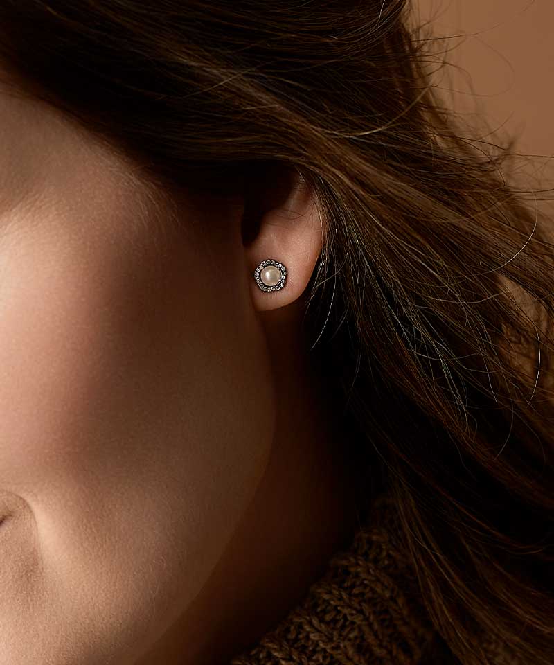 Blomdahl Titanium Studs Fancy Pearl with Crystal – 8 mm