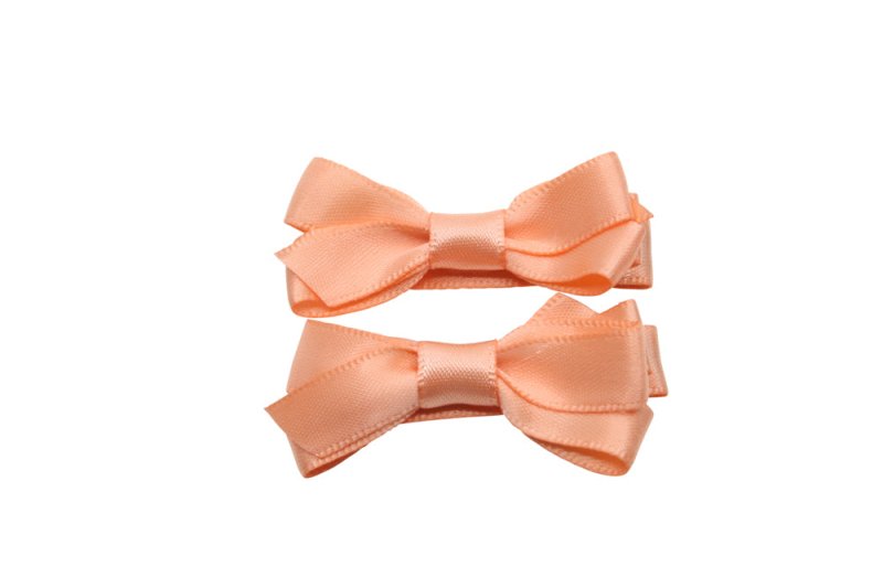 Setje kleine alligator haarspeldjes met strikje satijn zalm/peach - Staartjes en Strikjes