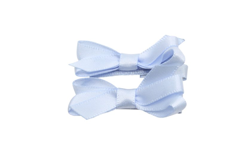 Setje mini alligator haarspeldjes met strikje - lichtblauw satijn - Staartjes en Strikjes