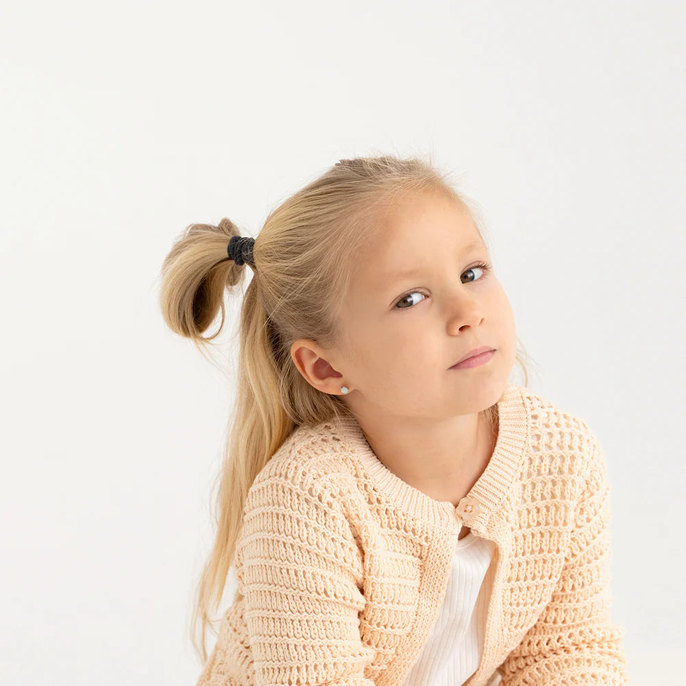 Zilveren kinderoorbellen knopje opaal look | schroefsluiting