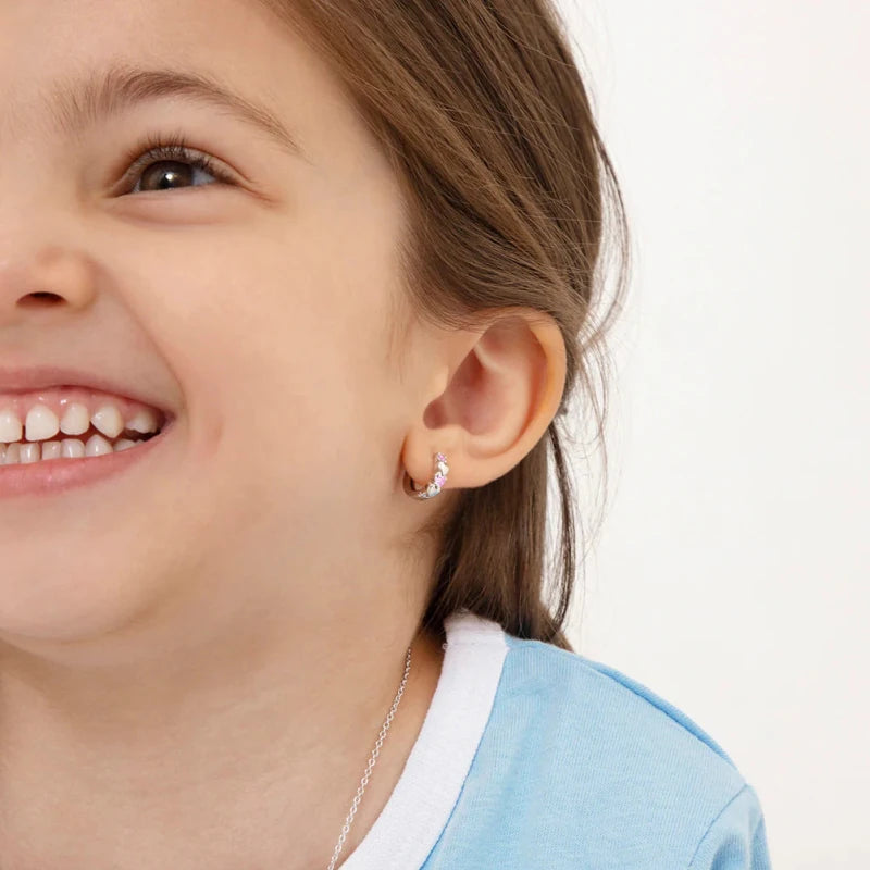 Zilveren kinderoorbellen creolen/oorringen hartjes en roze zirconia - Staartjes en Strikjes