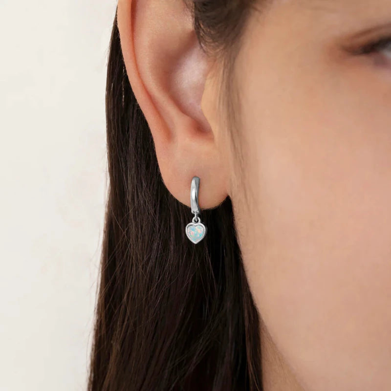 Zilveren kinderoorbellen creolen/oorringen hartjes opaal look - Staartjes en Strikjes