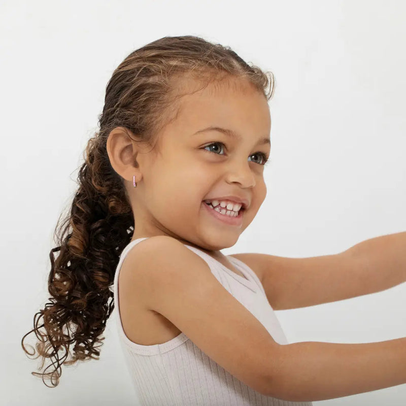 Zilveren kinderoorbellen creolen/oorringen zirconia lichtroze - Staartjes en Strikjes