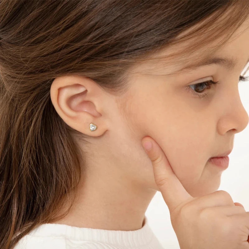 Zilveren kinderoorbellen goldplated hartje zirconia | schroefsluiting - Staartjes en Strikjes