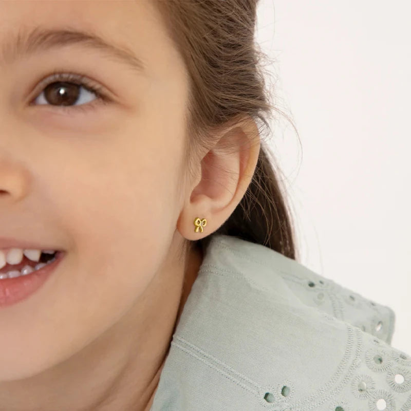 Zilveren kinderoorbellen goldplated strikjes met zirconia | schroefsluiting - Staartjes en Strikjes