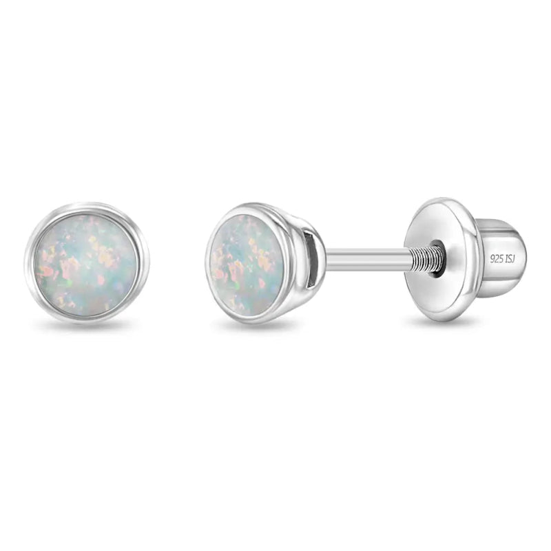 Zilveren kinderoorbellen knopje 4 mm. zilver opaalkleurig steentje | schroefsluiting - Staartjes en Strikjes