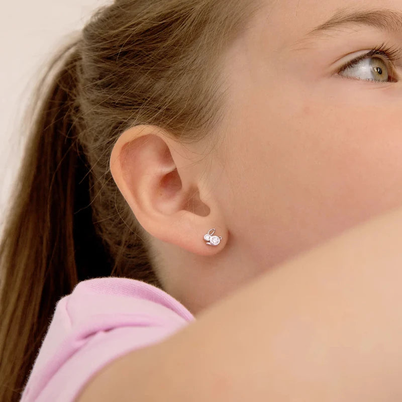Zilveren kinderoorbellen konijntjes zirconia | schroefsluiting - Staartjes en Strikjes