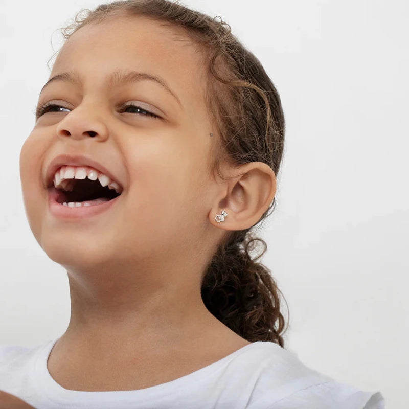 Zilveren kinderoorbellen poesjes | schroefsluiting - Staartjes en Strikjes