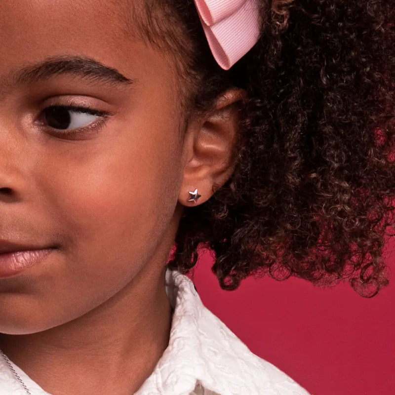 Zilveren kinderoorbellen sterretjes | schroefsluiting - Staartjes en Strikjes