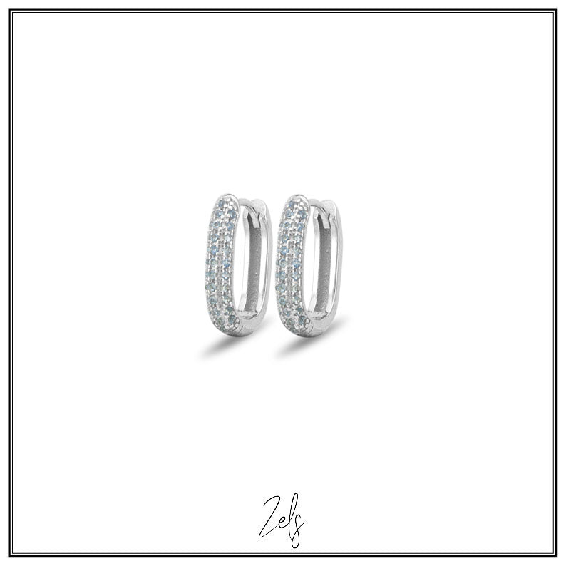 Zilveren oorbellen creolen/oorringetjes ovaal met zacht blauwe zirconia | Zels - Staartjes en Strikjes