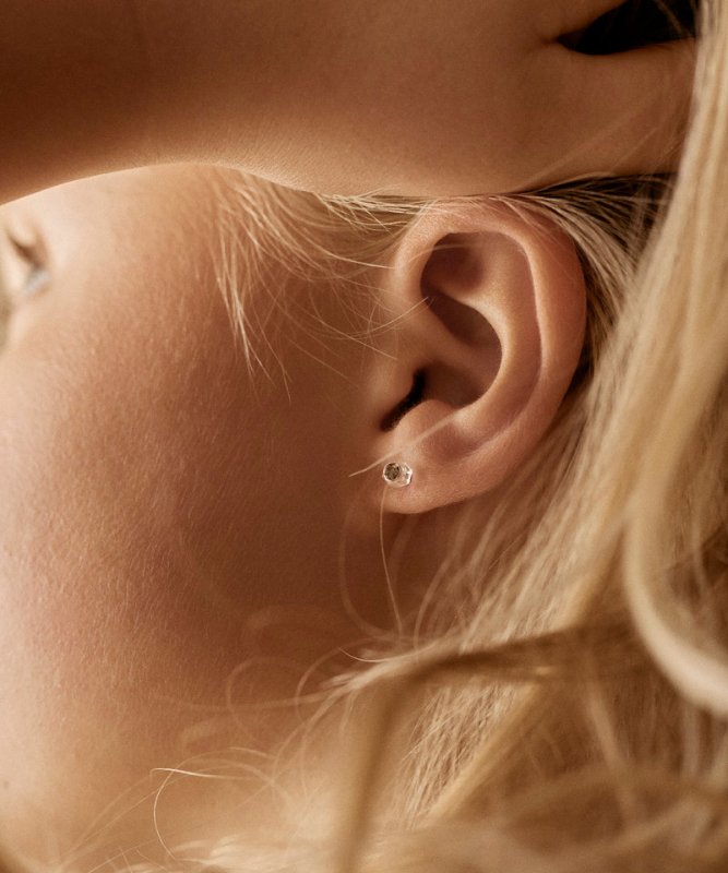 Oorbellen Blomdahl huidvriendelijk knopje black diamond (incl. achterkantjes) - Staartjes en Strikjes