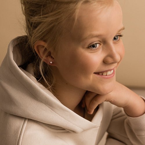 Oorbellen Blomdahl huidvriendelijk knopje crystal (incl. achterkantjes) - Staartjes en Strikjes