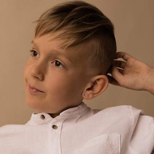 Oorbellen Blomdahl huidvriendelijk knopje saffier blauw (incl. achterkantjes) - Staartjes en Strikjes