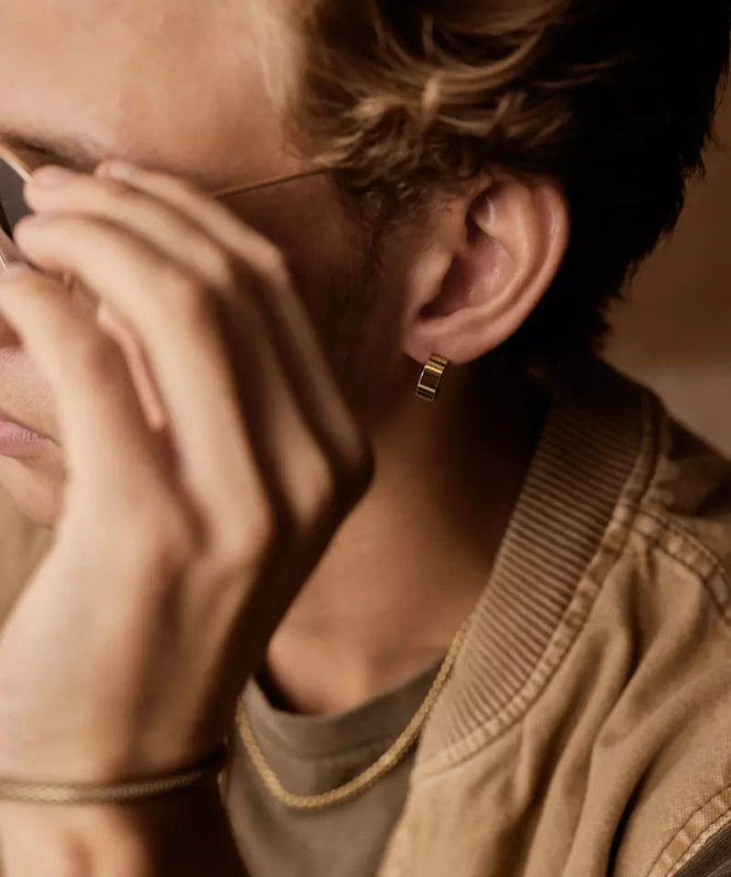 Oorbellen Blomdahl titanium boog goudkleurig 15 mm (incl. achterkantjes) - Staartjes en Strikjes