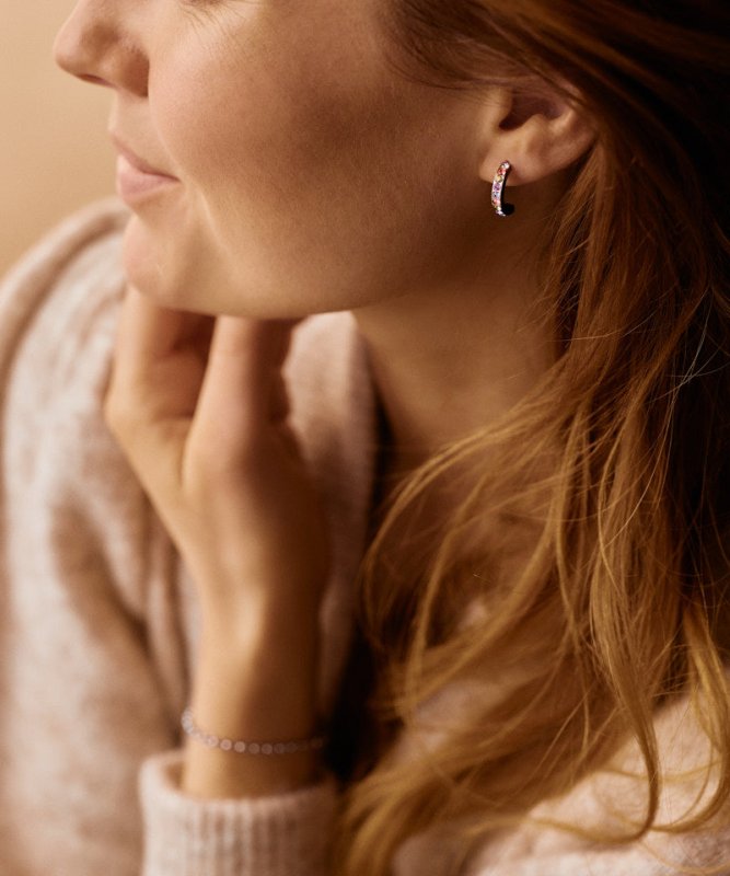 Oorbellen Blomdahl titanium boogje met gekleurde kristalletjes (incl. achterkantjes) - Staartjes en Strikjes