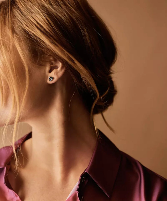 Oorbellen Blomdahl titanium klavertje 8 mm. goudkleurig zwart(incl. achterkantjes) - Staartjes en Strikjes