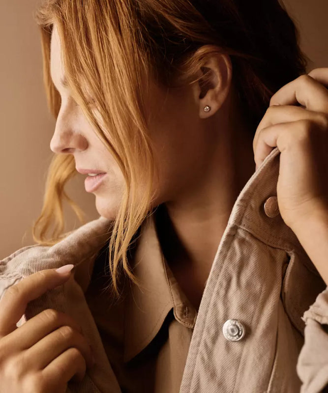 Oorbellen Blomdahl titanium knopje 5 mm. zirconiasteentje goudkleurig (incl. achterkantjes) - Staartjes en Strikjes