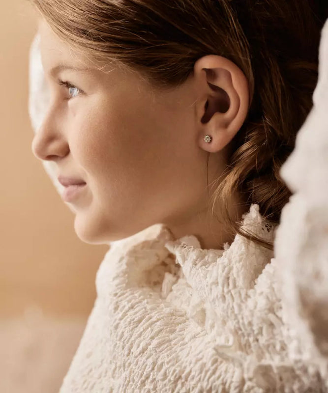 Meisje met Oorbellen Blomdahl titanium knopje 5 mm. zirconiasteentje goudkleurig (incl. achterkantjes) - Staartjes en Strikjes