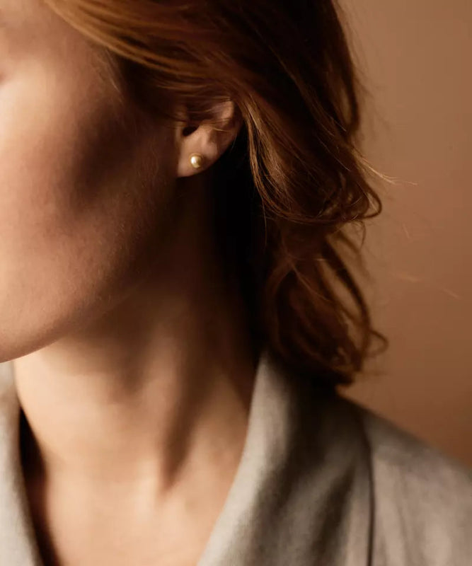 Oorbellen Blomdahl titanium parel golden shimmer 6 mm. (incl. achterkantjes) - Staartjes en Strikjes