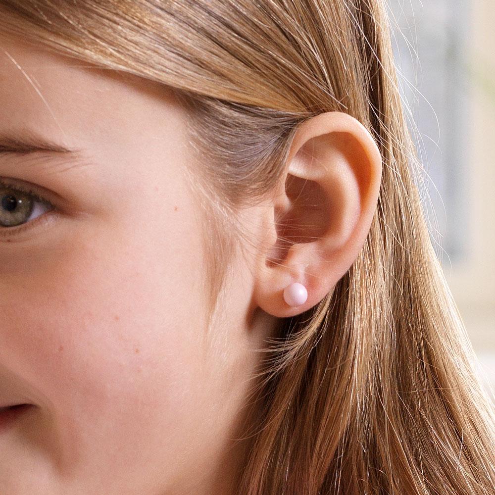 Oorbellen Blomdahl titanium Swarovski parel pastel roze 6 mm. - Staartjes en Strikjes