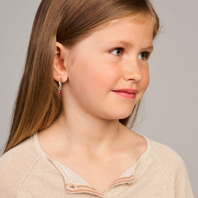 Zilveren kinderoorbellen met hangertjes lieveheersbeestjes - Staartjes en Strikjes