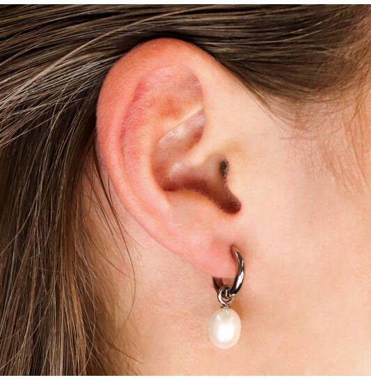 Titanium oorbellen Boccia oorringen met zoetwater pareltje 12 mm.