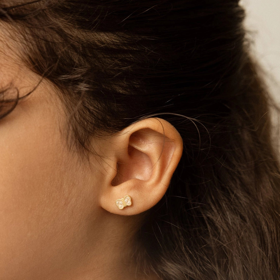 Hypoallergene kinderoorbellen goldplated Mini Butterfly | schroefsluiting