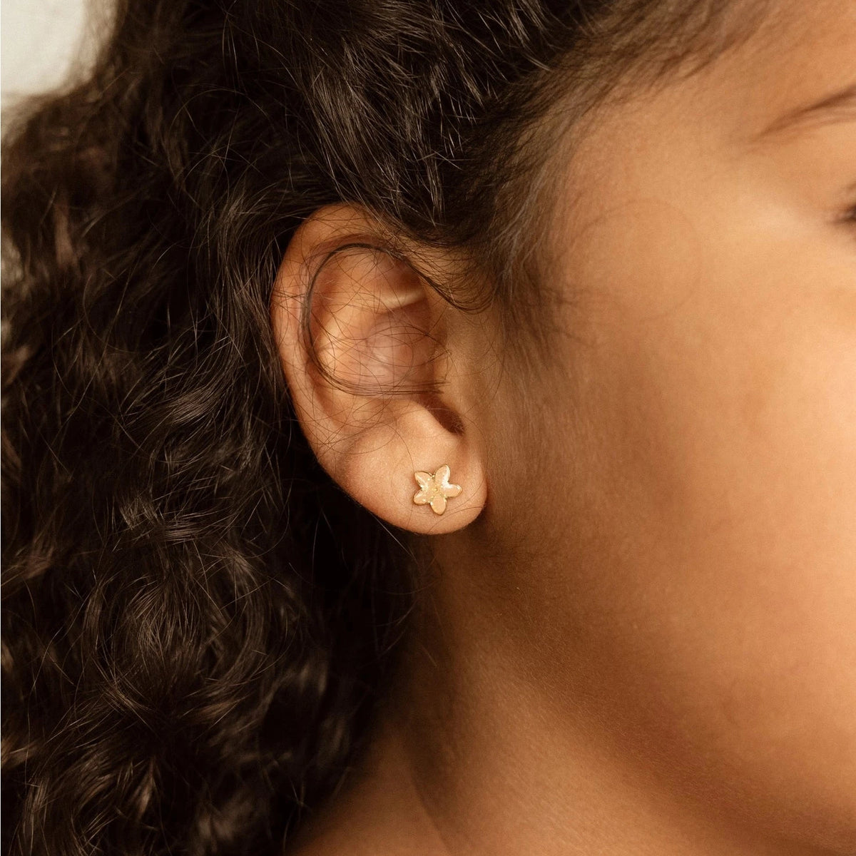 Hypoallergene kinderoorbellen goldplated Golden Flora | schroefsluiting