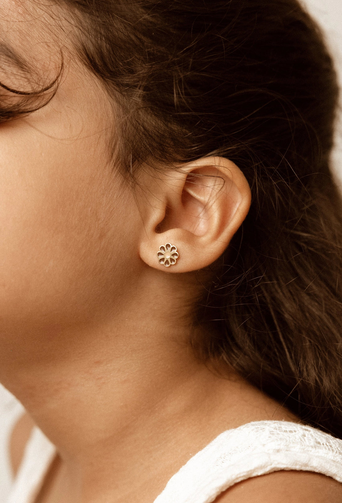 Hypoallergene kinderoorbellen goldplated Lovely Daisy | schroefsluiting
