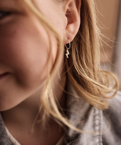 Blomdahl titanium oorringen goudkleurig met bliksem – 14 mm - Staartjes en Strikjes