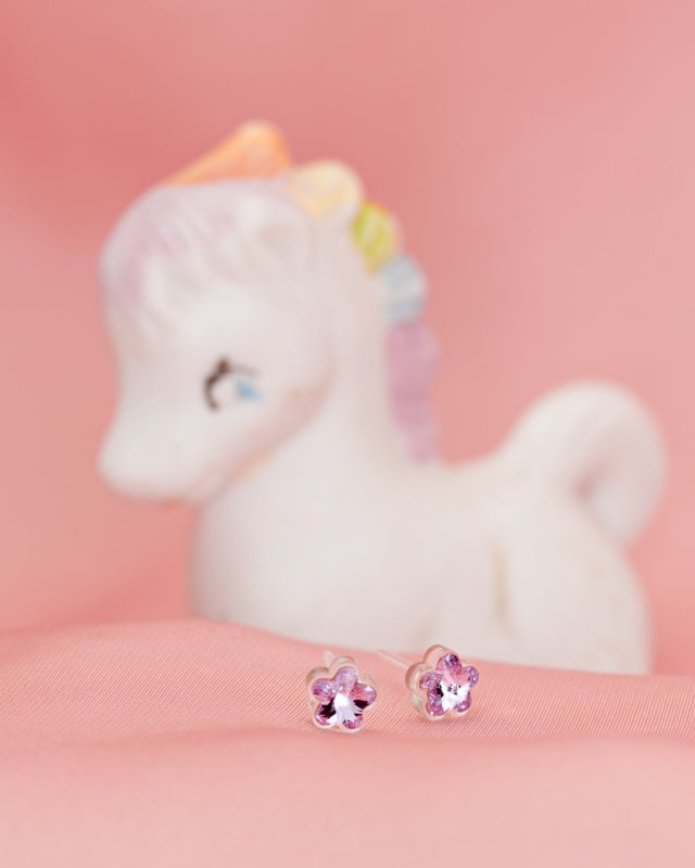 Oorbellen Blomdahl medical plastic bloemetjes paars (incl. achterkantjes) - Staartjes en Strikjes