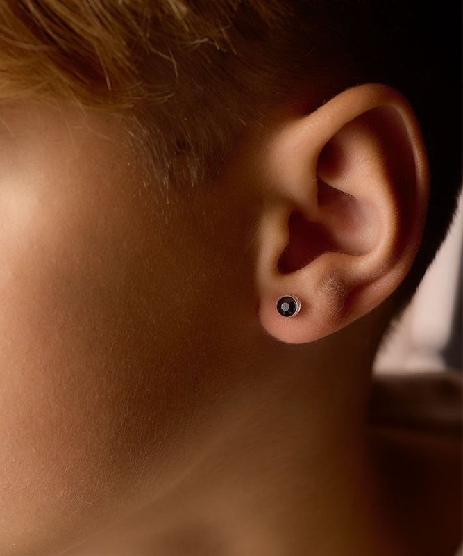 Oorbellen Blomdahl medical plastic knopje zwart 6 mm. - Staartjes en Strikjes