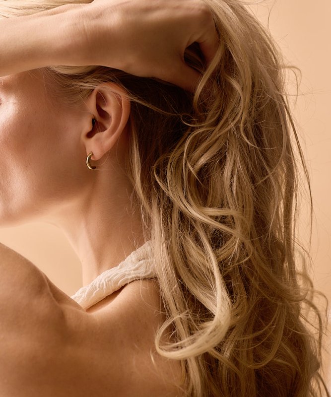 Oorbellen Blomdahl titanium boogje goudkleurig 15 mm (incl. achterkantjes) - Staartjes en Strikjes