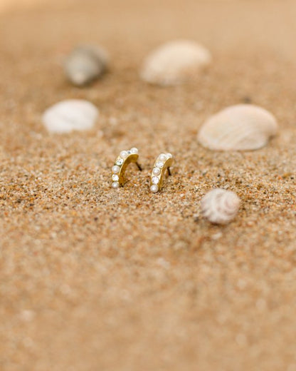 Oorbellen Blomdahl titanium boogje goudkleurig met pareltjes en kristallen – 10 mm - Staartjes en Strikjes