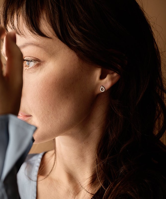 Oorbellen Blomdahl titanium druppelvorm met kristalletjes – 8 mm - Staartjes en Strikjes