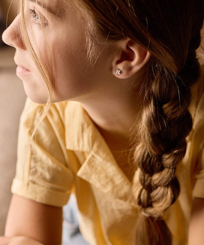 Oorbellen Blomdahl titanium goudkleurig knopje 5 mm. zirconiasteentje - Staartjes en Strikjes