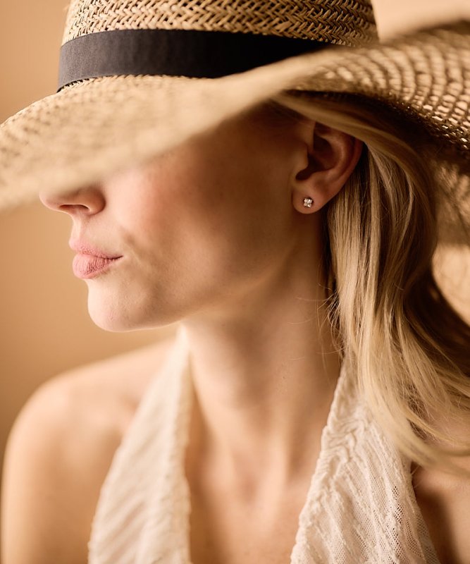 Oorbellen Blomdahl titanium goudkleurig knopje 5 mm. zirconiasteentje - Staartjes en Strikjes