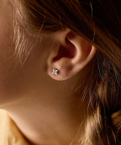 Oorbellen Blomdahl titanium goudkleurig knopje 5 mm. zirconiasteentje - Staartjes en Strikjes